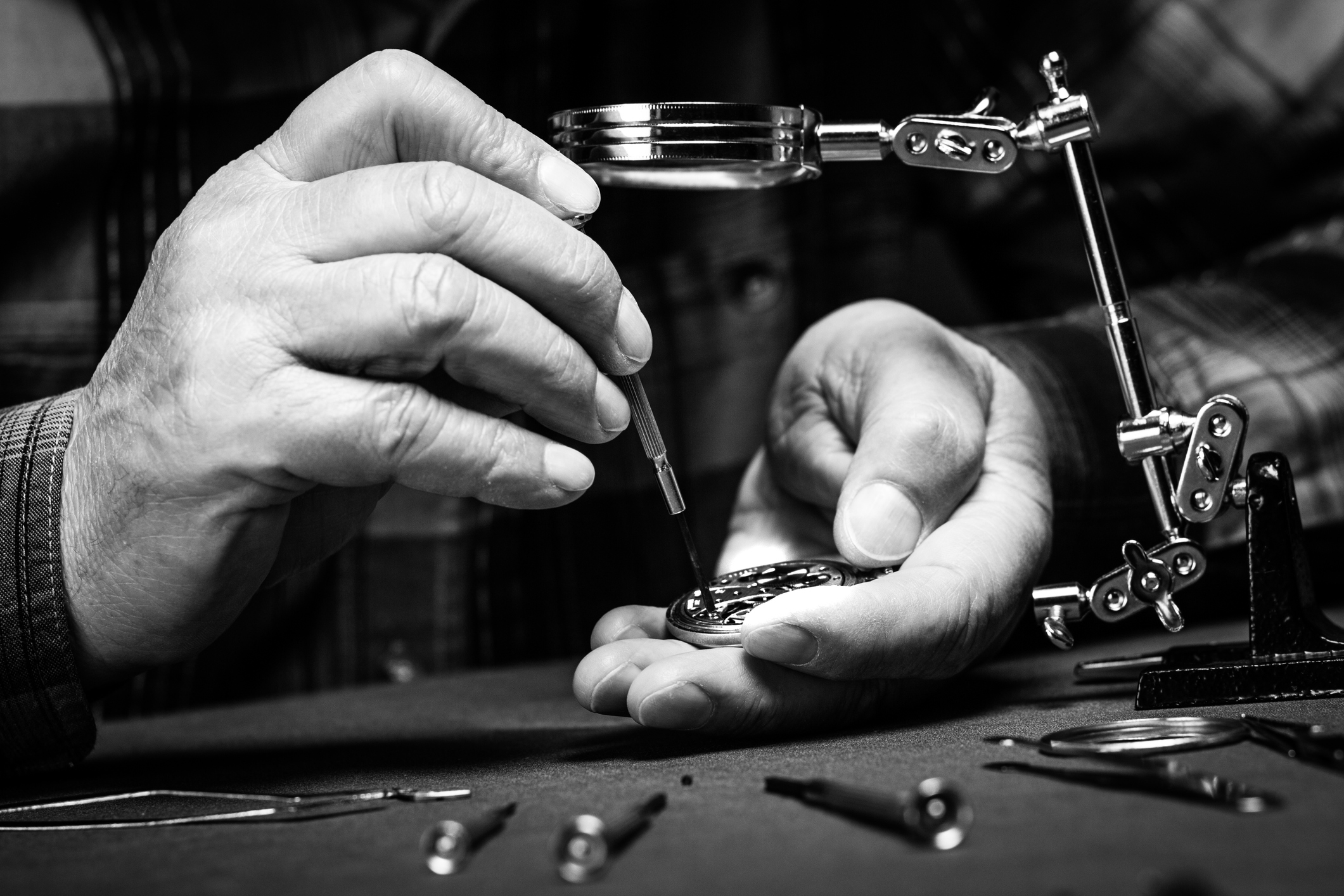 The Timekeeper's Guide: Restoring Vintage Watches to Their Former Glory